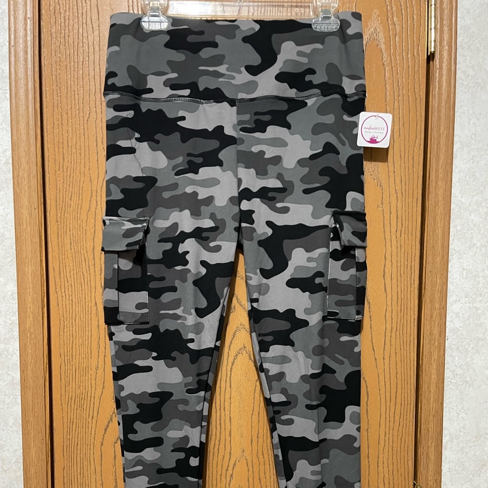 Camo print leggings